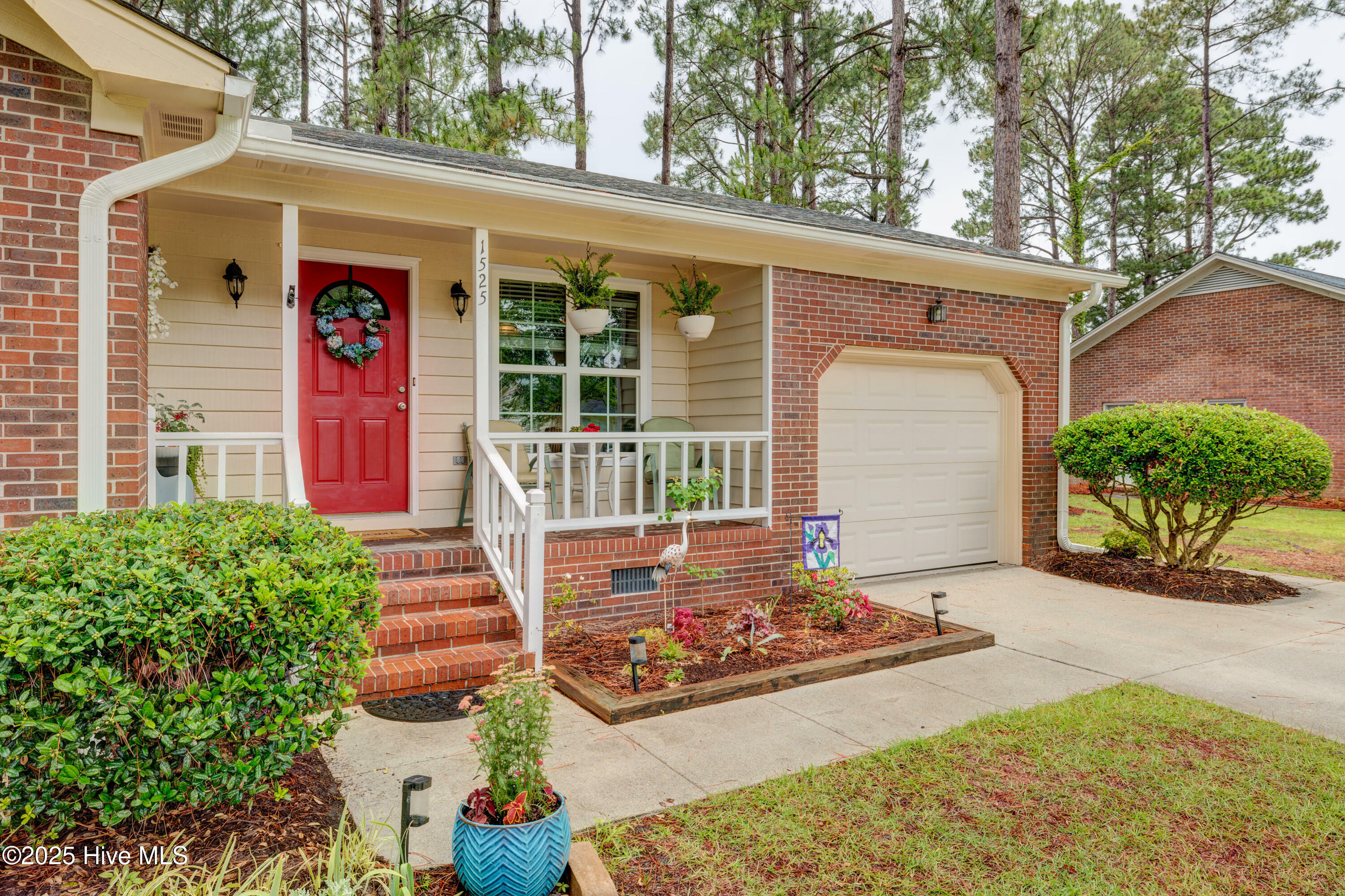 Property Photo: 1525 Pointer Lane NC 28411