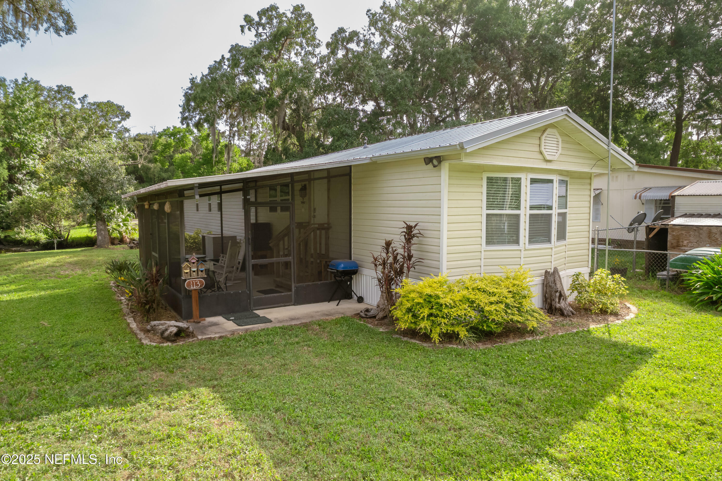 Property Photo: 113 Retreat Lane FL 32177