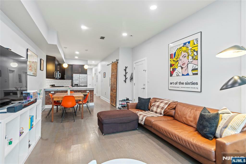 Property Photo:  172 South Street 2A  NJ 07307 