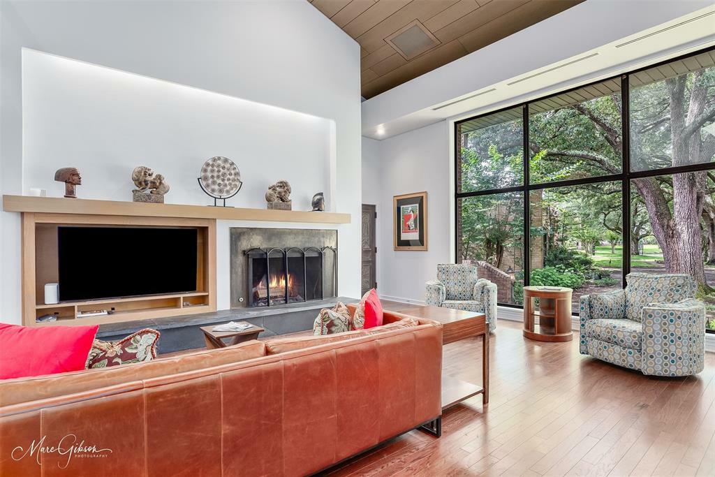 Property Photo: 300 Pierremont Road 18 LA 71106