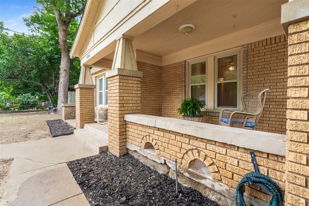 Property Photo: 3105 Marigold TX 76111