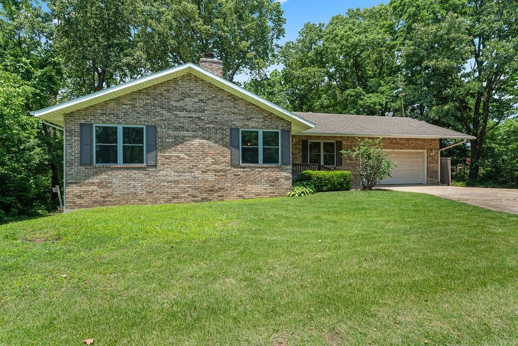 Property Photo:  10 Magrath Lane  AR 72715 