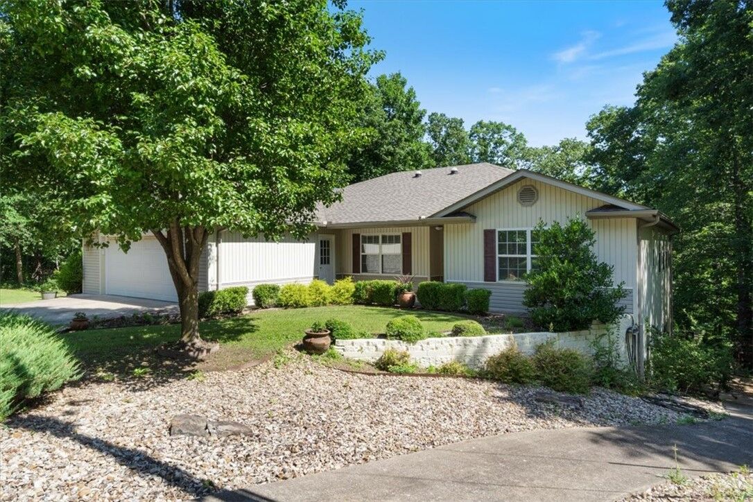 Property Photo:  20 Lonsdale Drive  AR 72715 