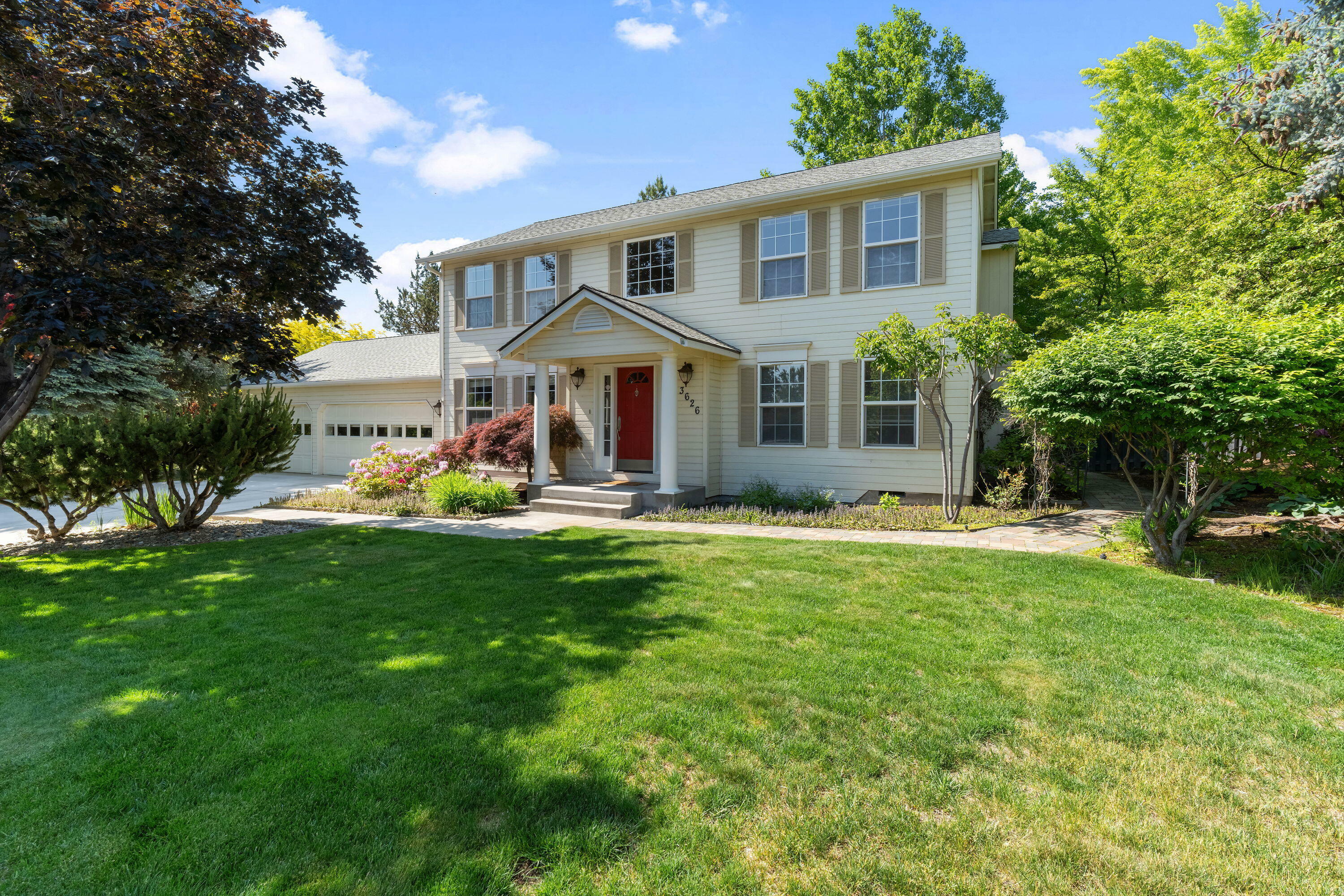 Property Photo: 3626 SW Volcano Court OR 97756
