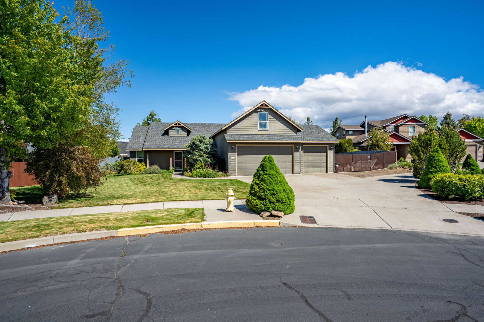 Property Photo: 2144 NW Spruce Court OR 97756