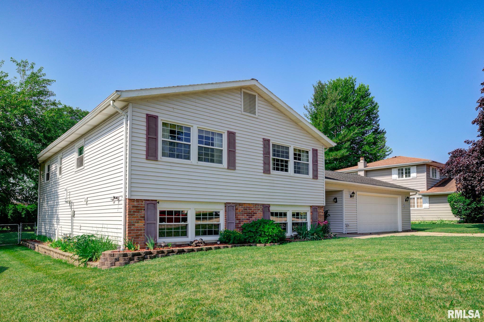 Property Photo: 214 Castle Drive IL 61525