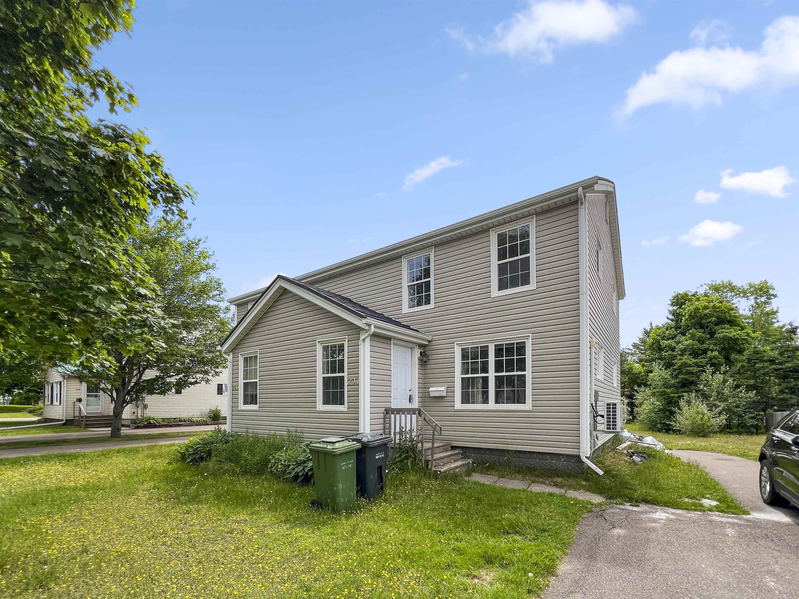 Property Photo: 204 Belvedere Avenue PE C1A 2Z3