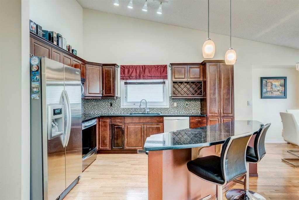 Photo de la propriété: 33 Sandringham Road NW AB T3K 3V4