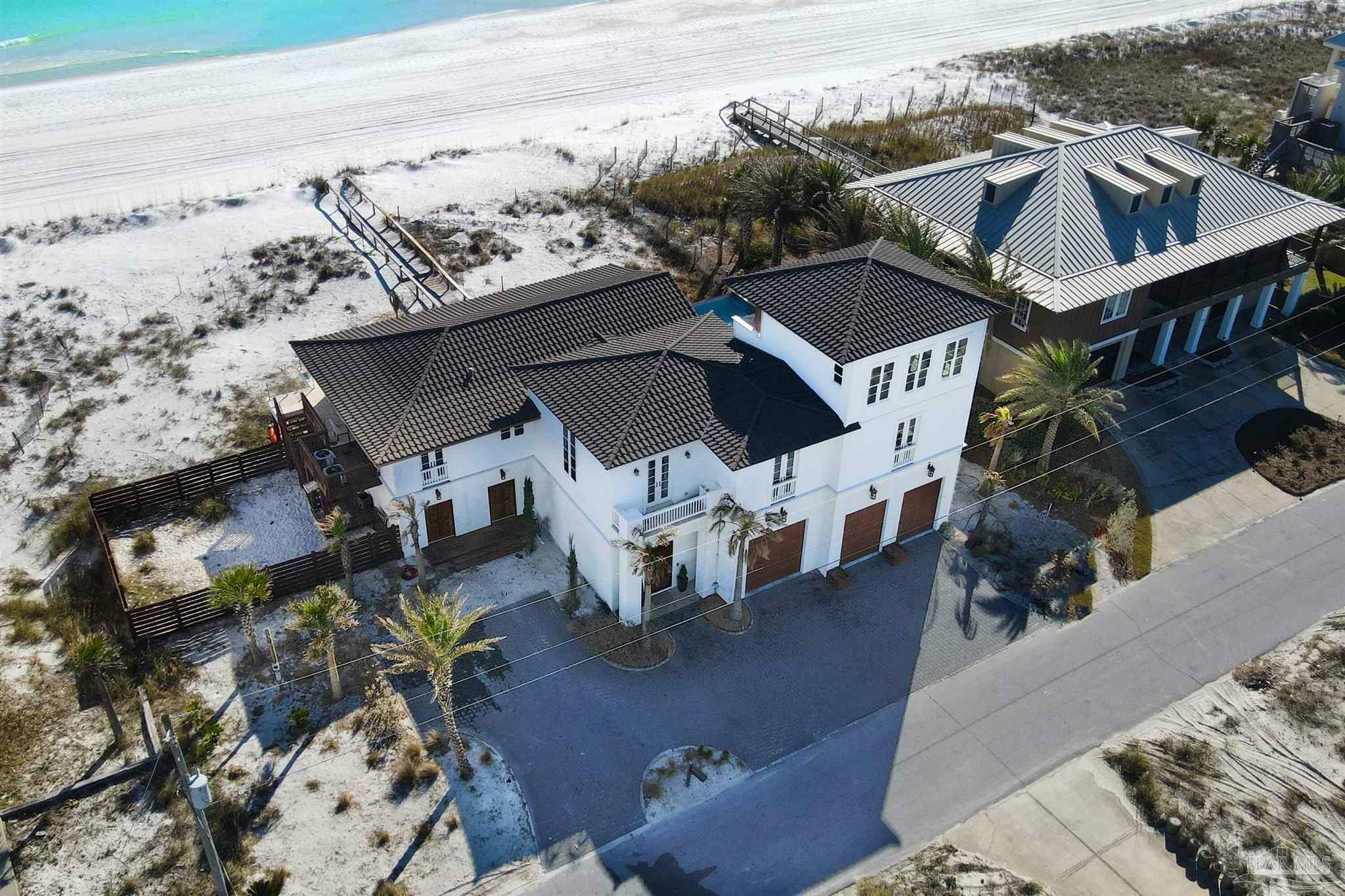 Property Photo: 808 Ariola Dr FL 32561