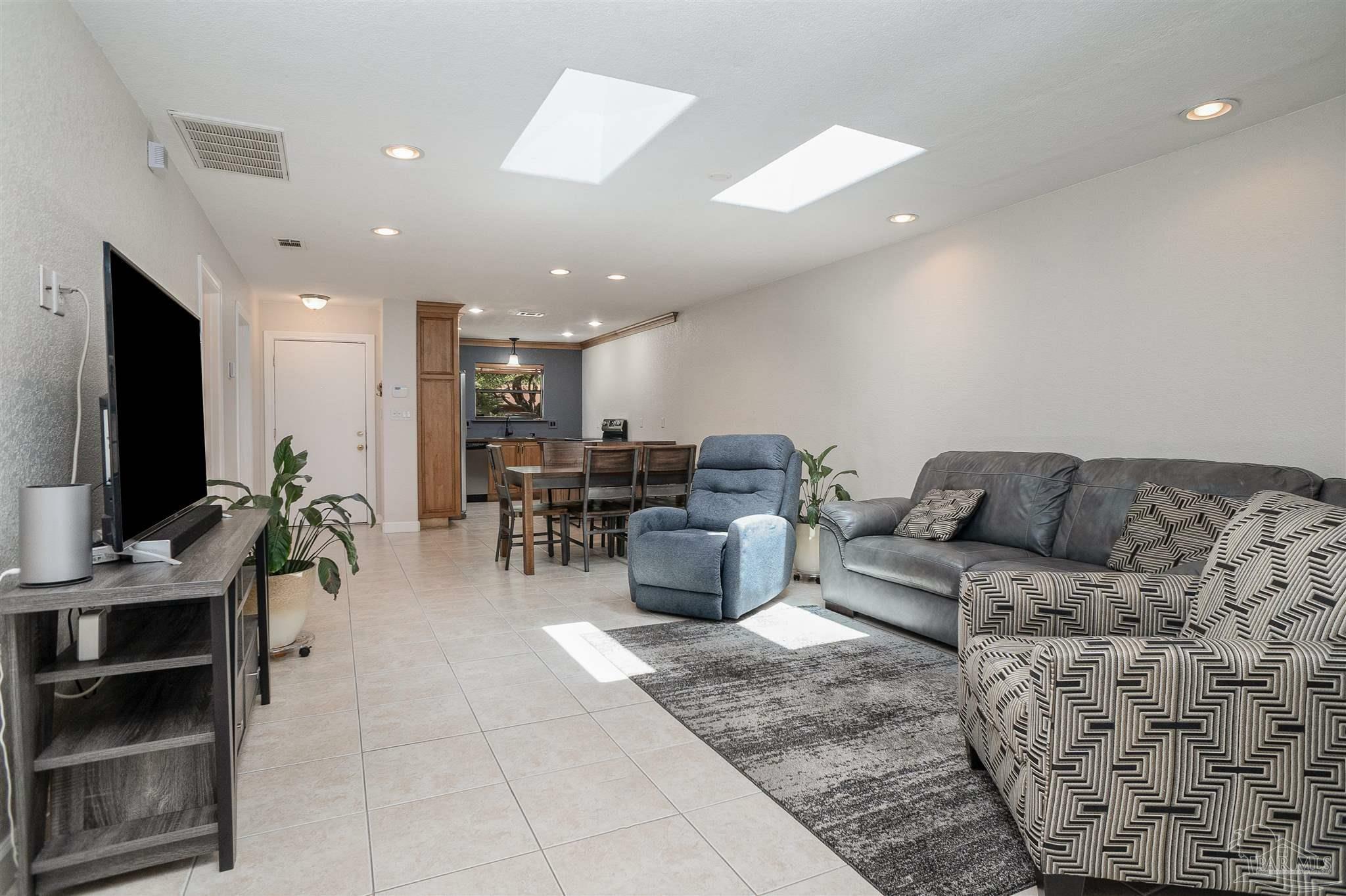 Property Photo: 3321 S Sugartree St FL 32503