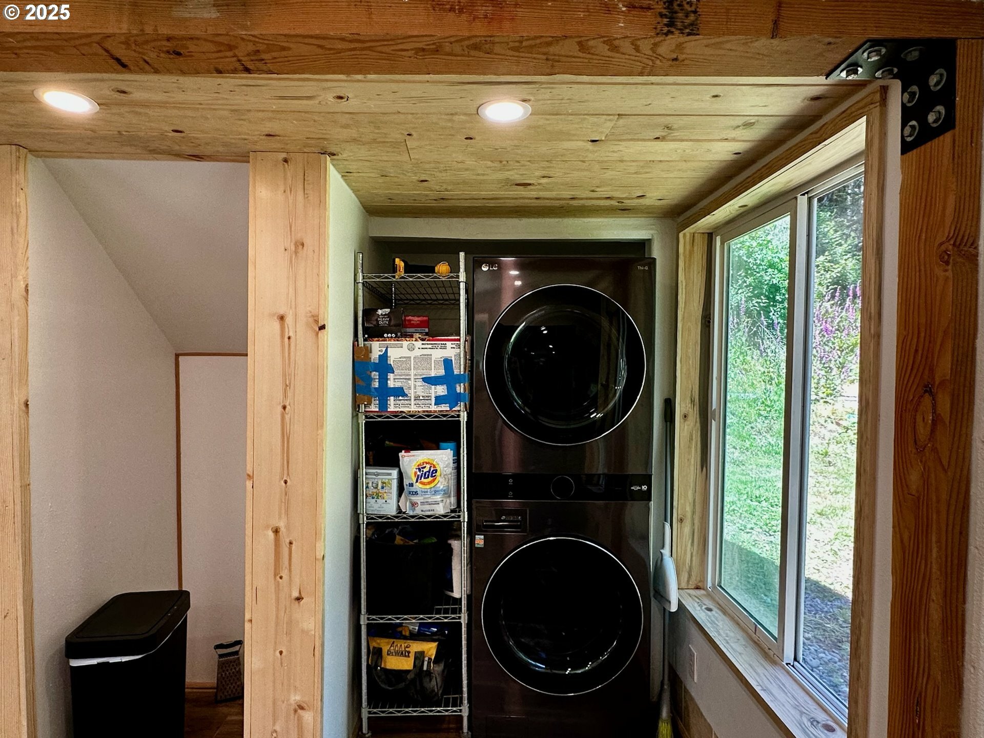 Property Photo: 1433 E Canal Creek Rd OR 97394