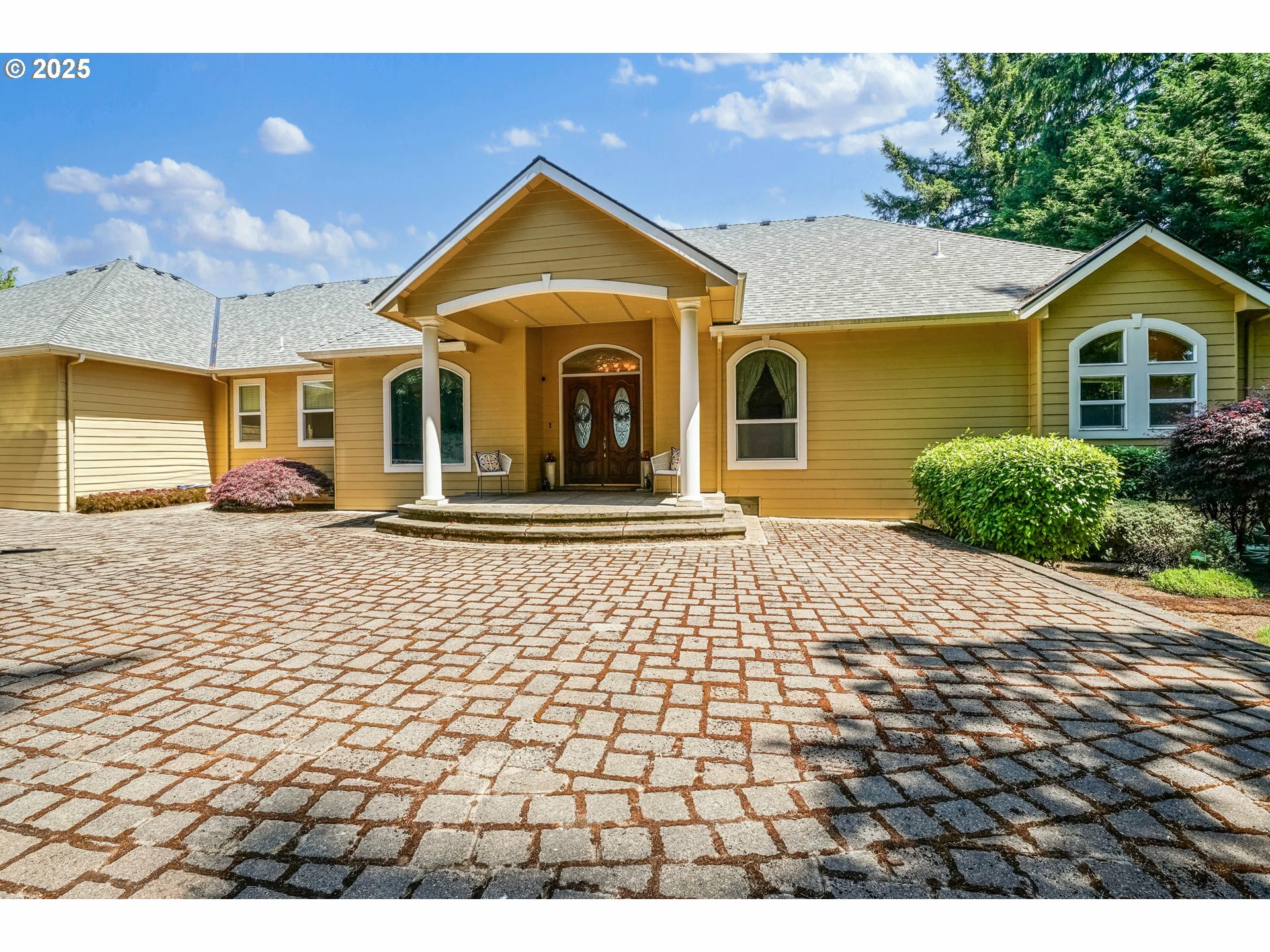 Property Photo: 7947 Lavender Ln OR 97392