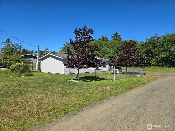 Property Photo:  518 W Lee Avenue  WA 98595 