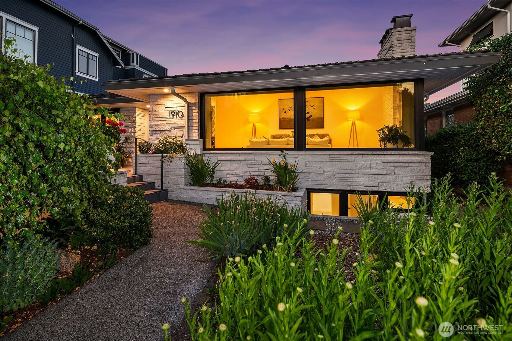Property Photo: 1910 Edgemont Place W WA 98199