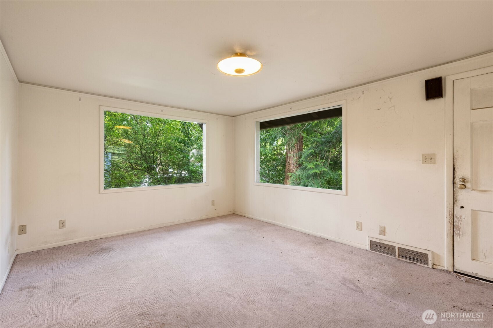 Property Photo: 11716 16th Avenue NE WA 98125