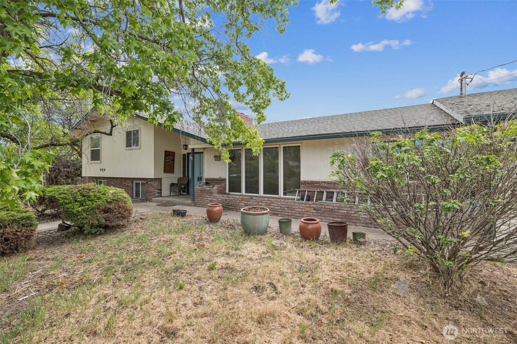 Property Photo: 959 Brickner Road WA 99324