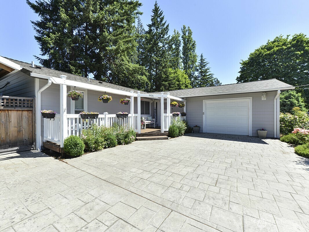 Property Photo: 906 164th Avenue NE WA 98008
