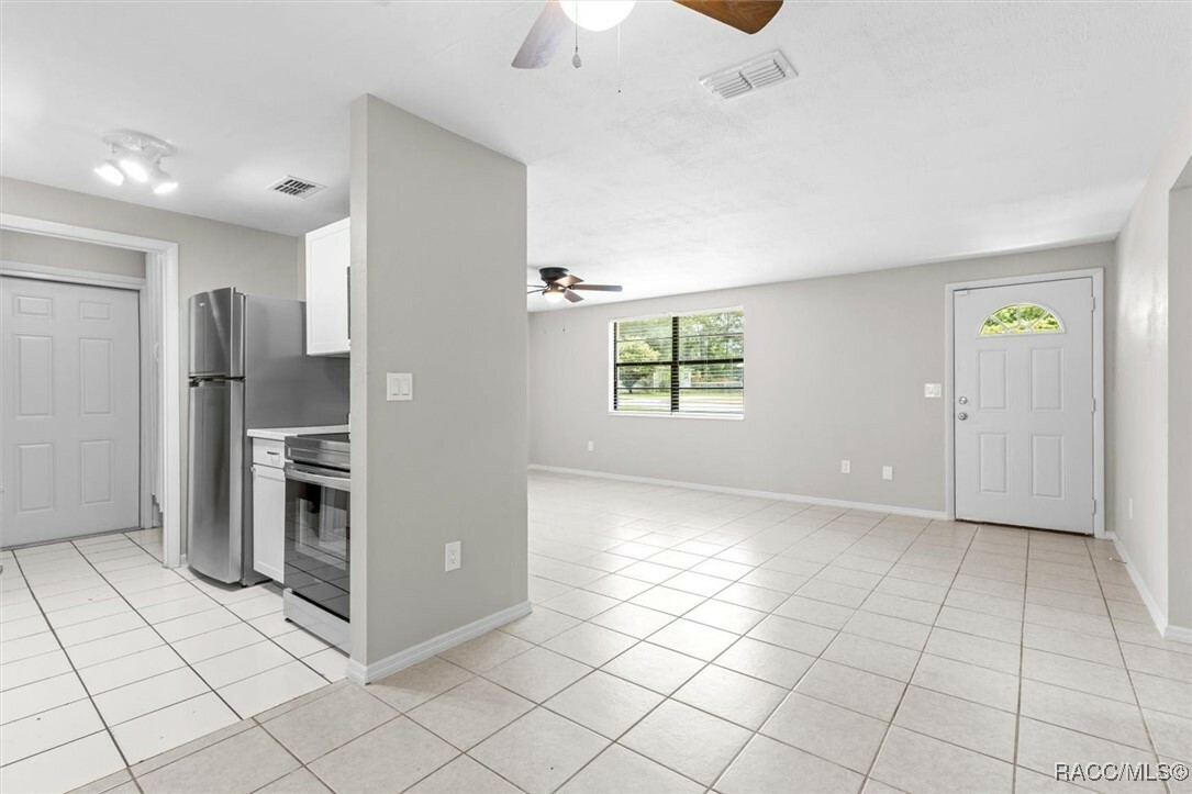 Property Photo: 1817 W Gardenia Drive FL 34434