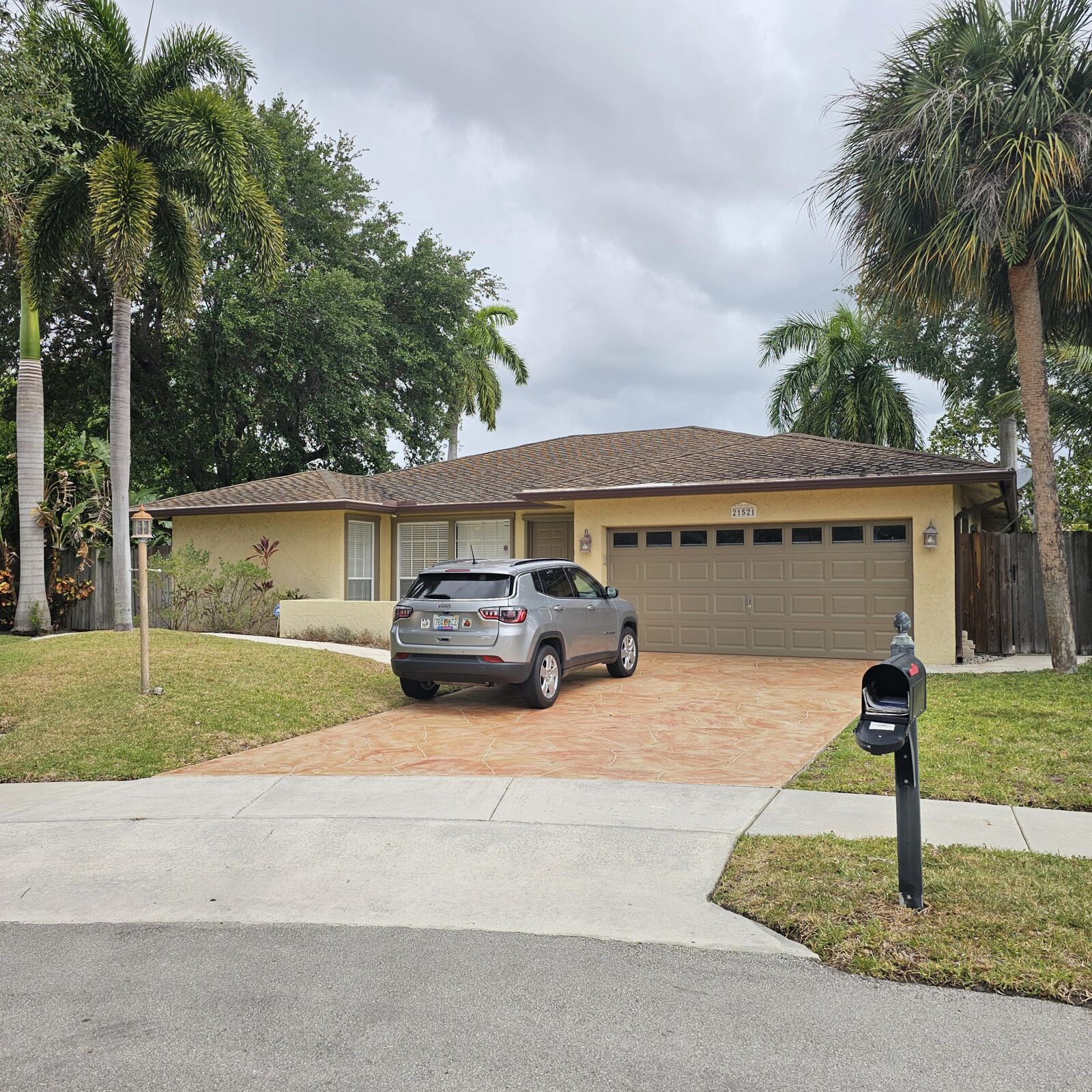 Property Photo: 21521 Cavandish Road FL 33433