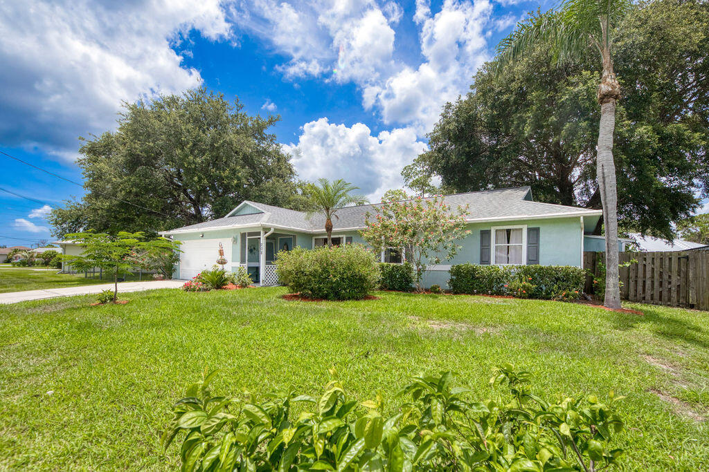 Property Photo:  208 SE Sims Circle  FL 34984 