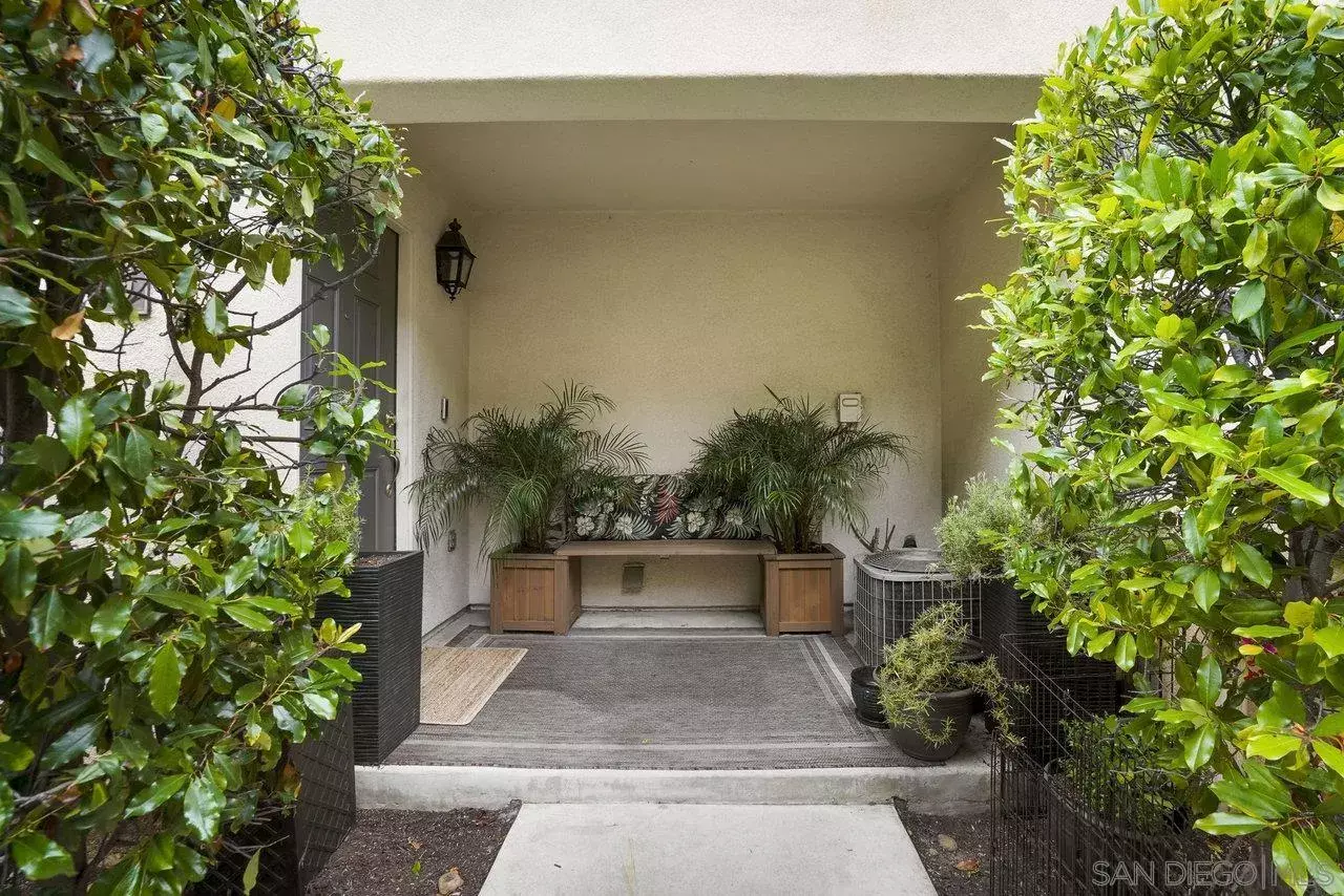 Property Photo: 2989 Escala Circle CA 92108
