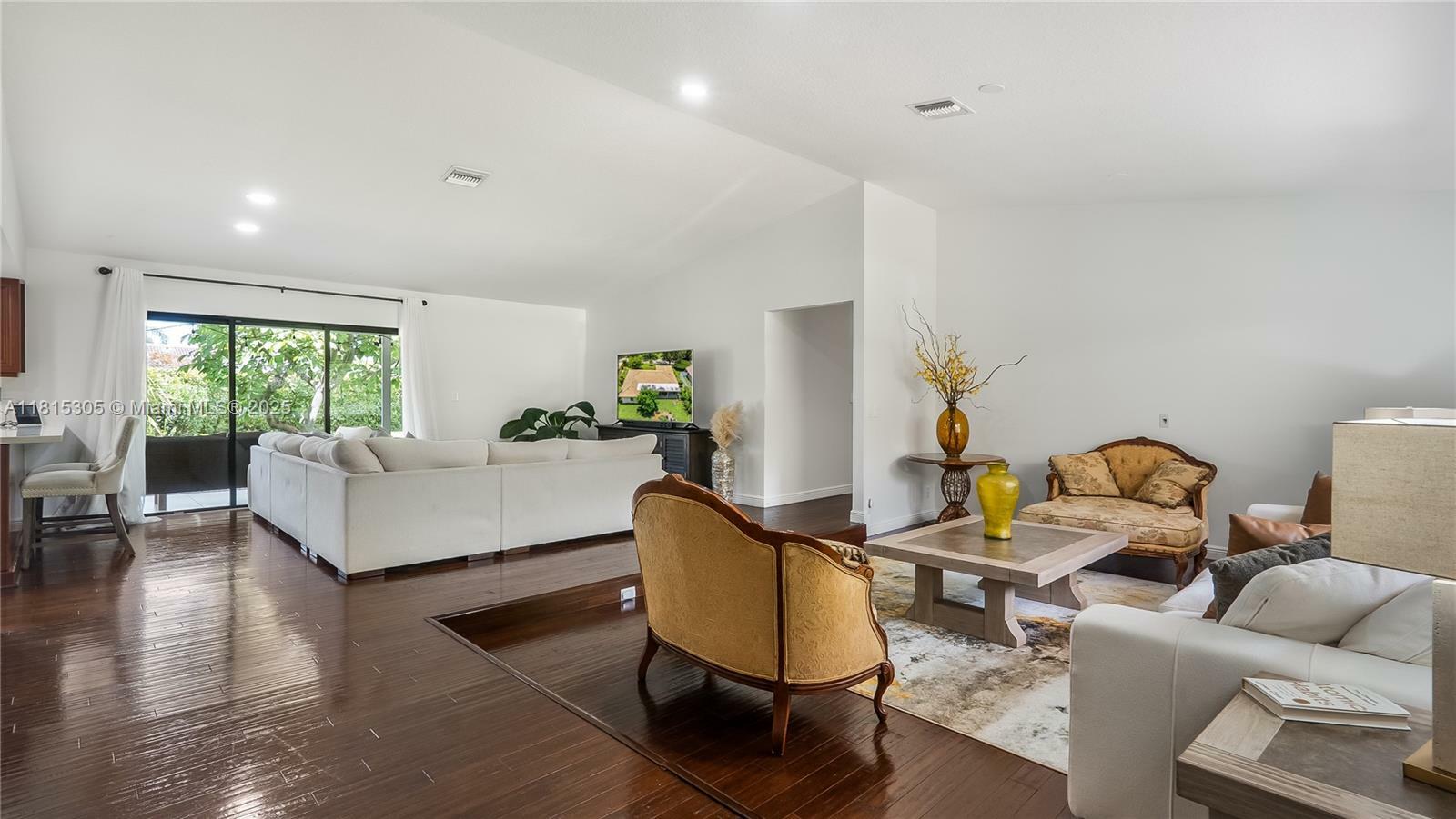 Property Photo: 639 NW 101st Ter FL 33071