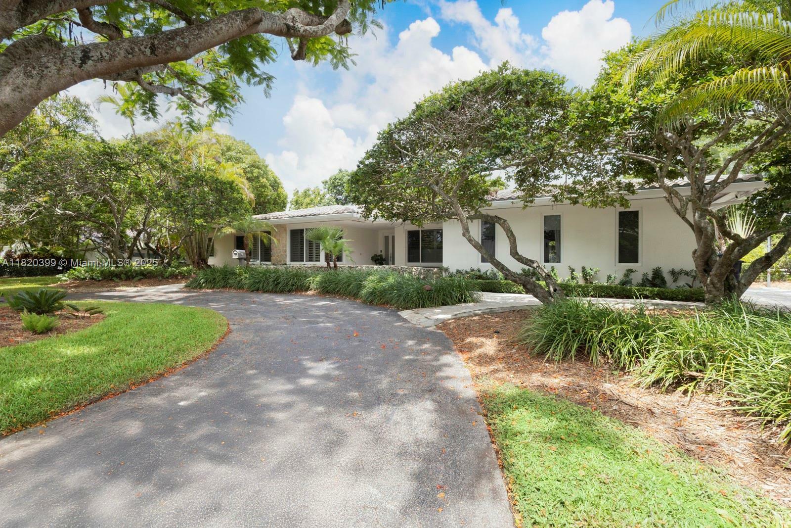 Property Photo: 11900 SW 72nd Pl FL 33156