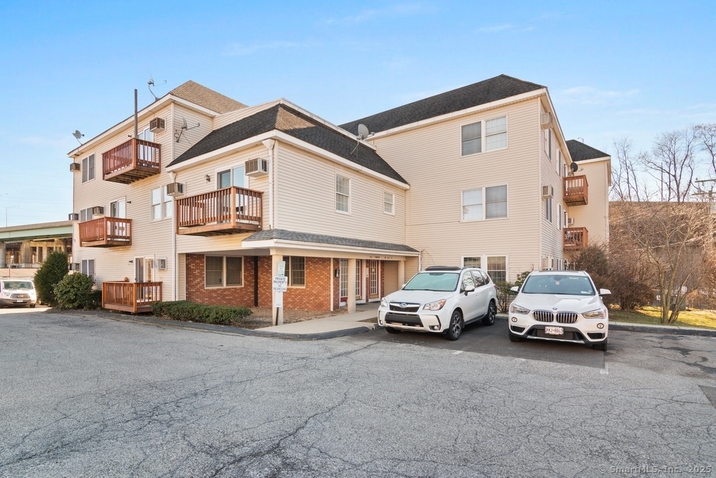 Property Photo: 20 Daly Street Apt 2F CT 06902