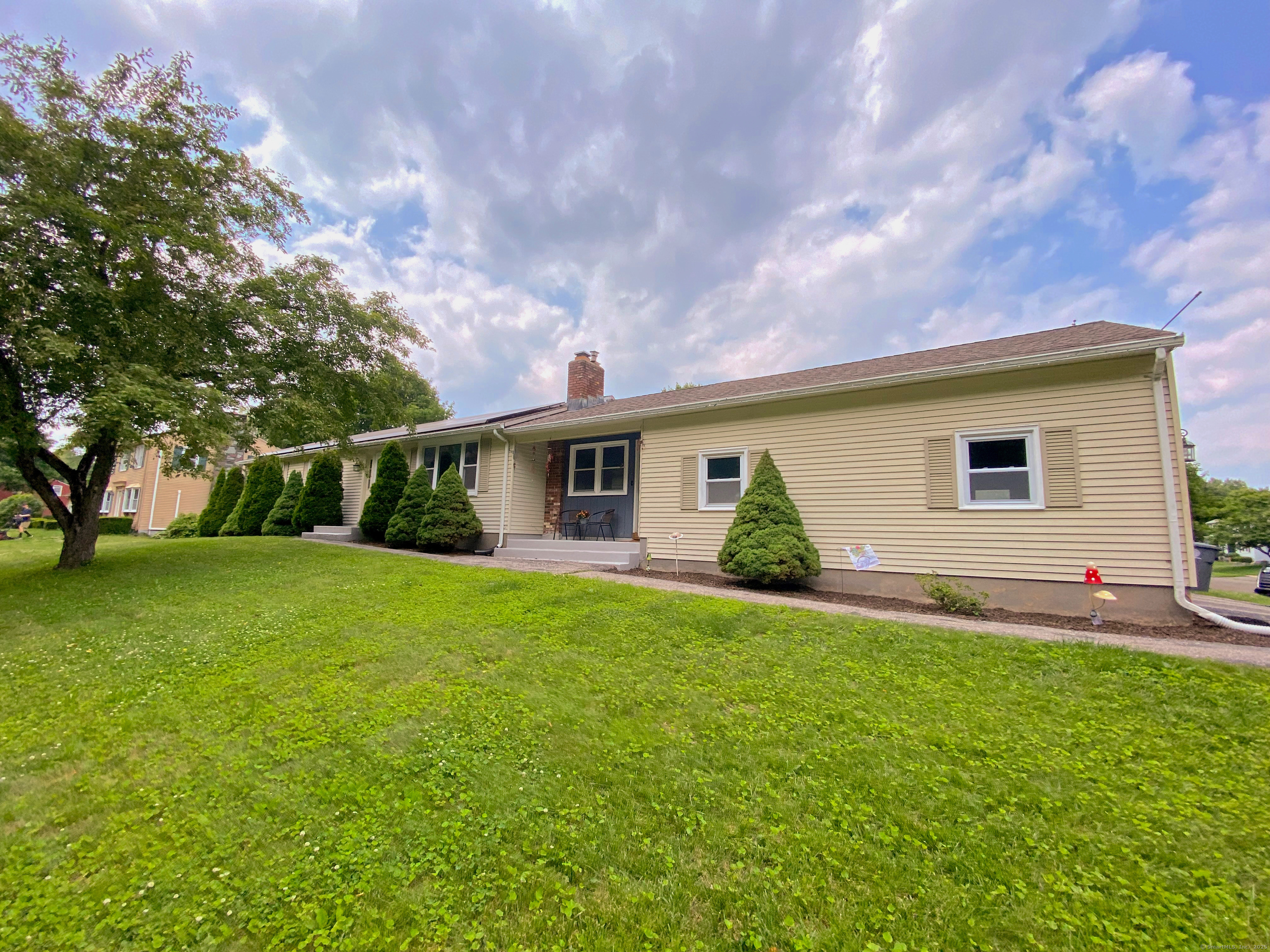 Property Photo:  1 Deerfield Circle  CT 06082 