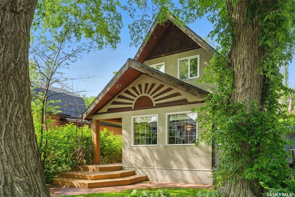 Property Photo: 318 28th Street W SK S7L 0K5