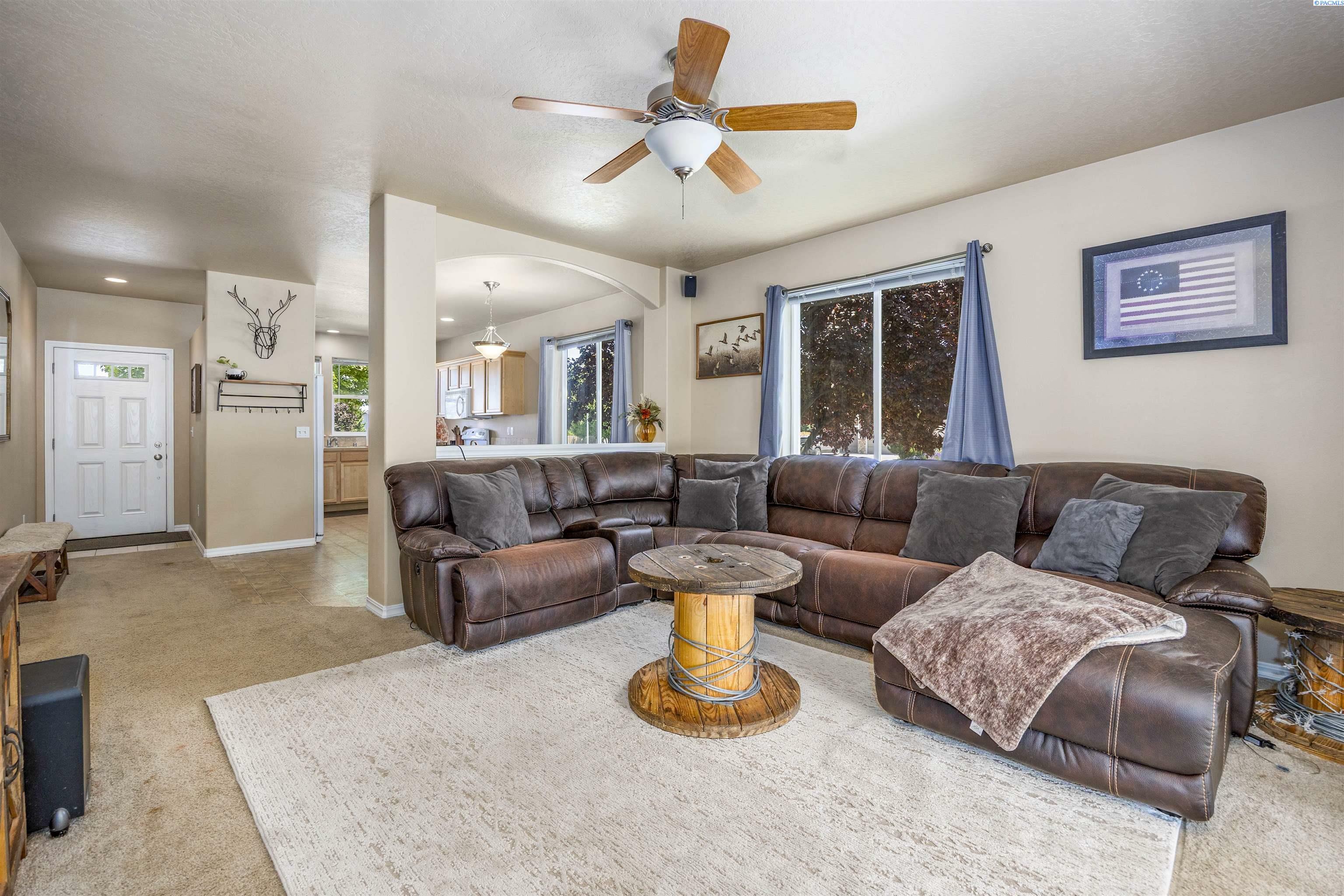 Property Photo: 6401 W 6th Ave WA 99336