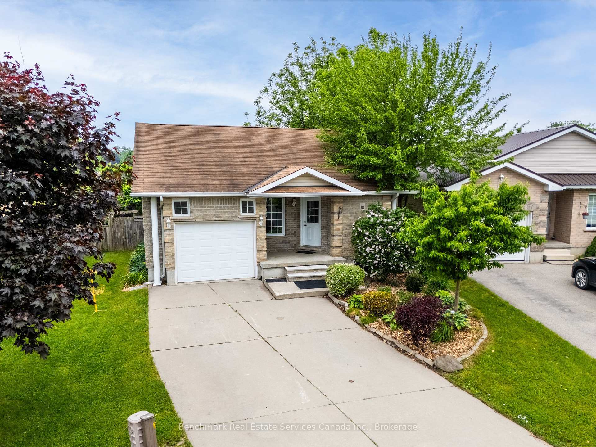Property Photo: 10 Tara Court ON N5H 0A1