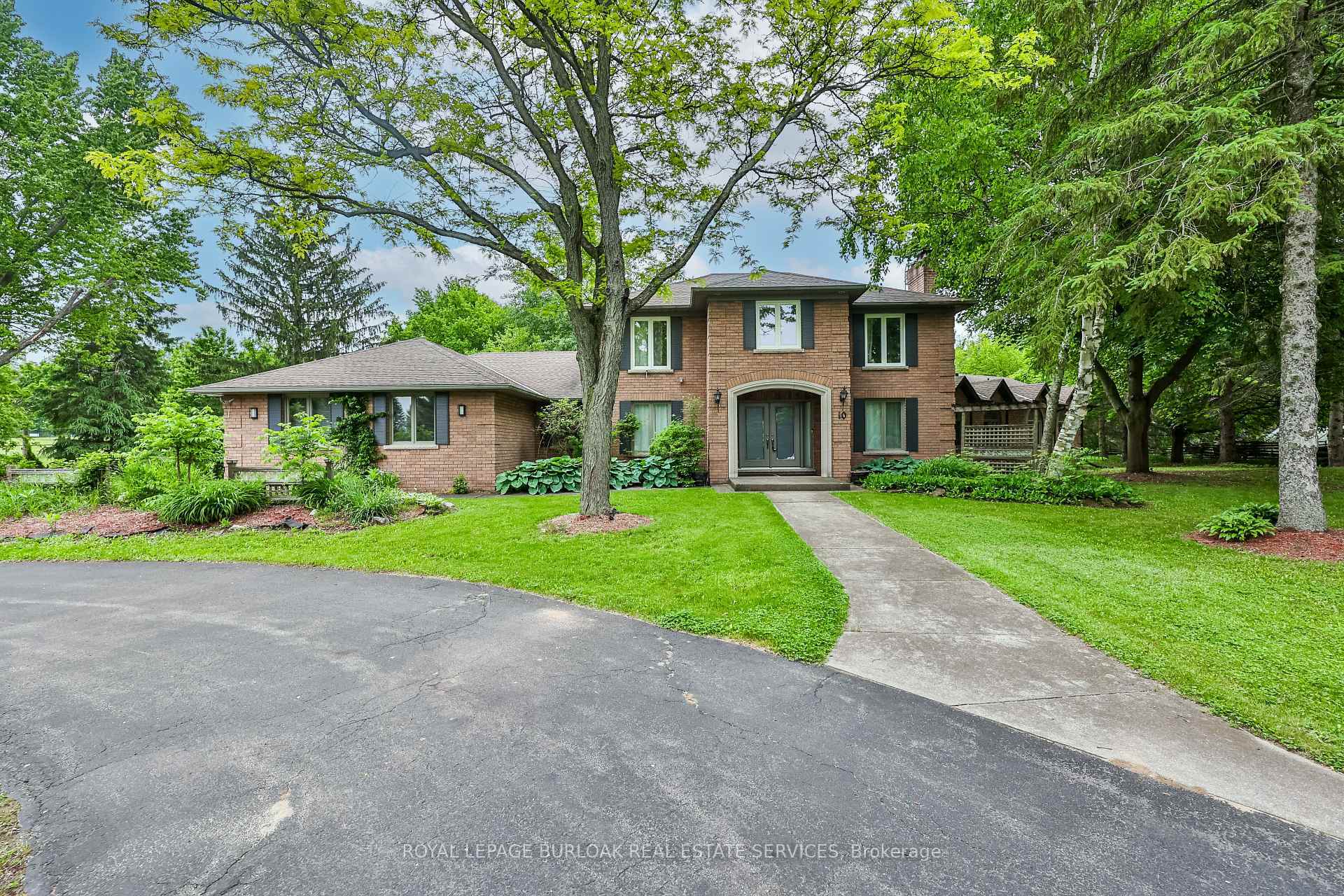 Property Photo: 10 Karendale Crescent ON L0R 1K0