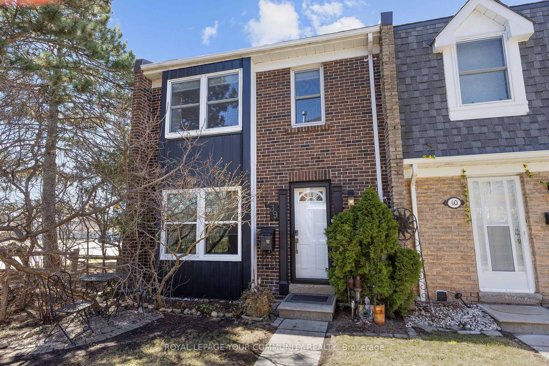 Property Photo: 1020 Central Park Drive 39 ON L6S 3J5