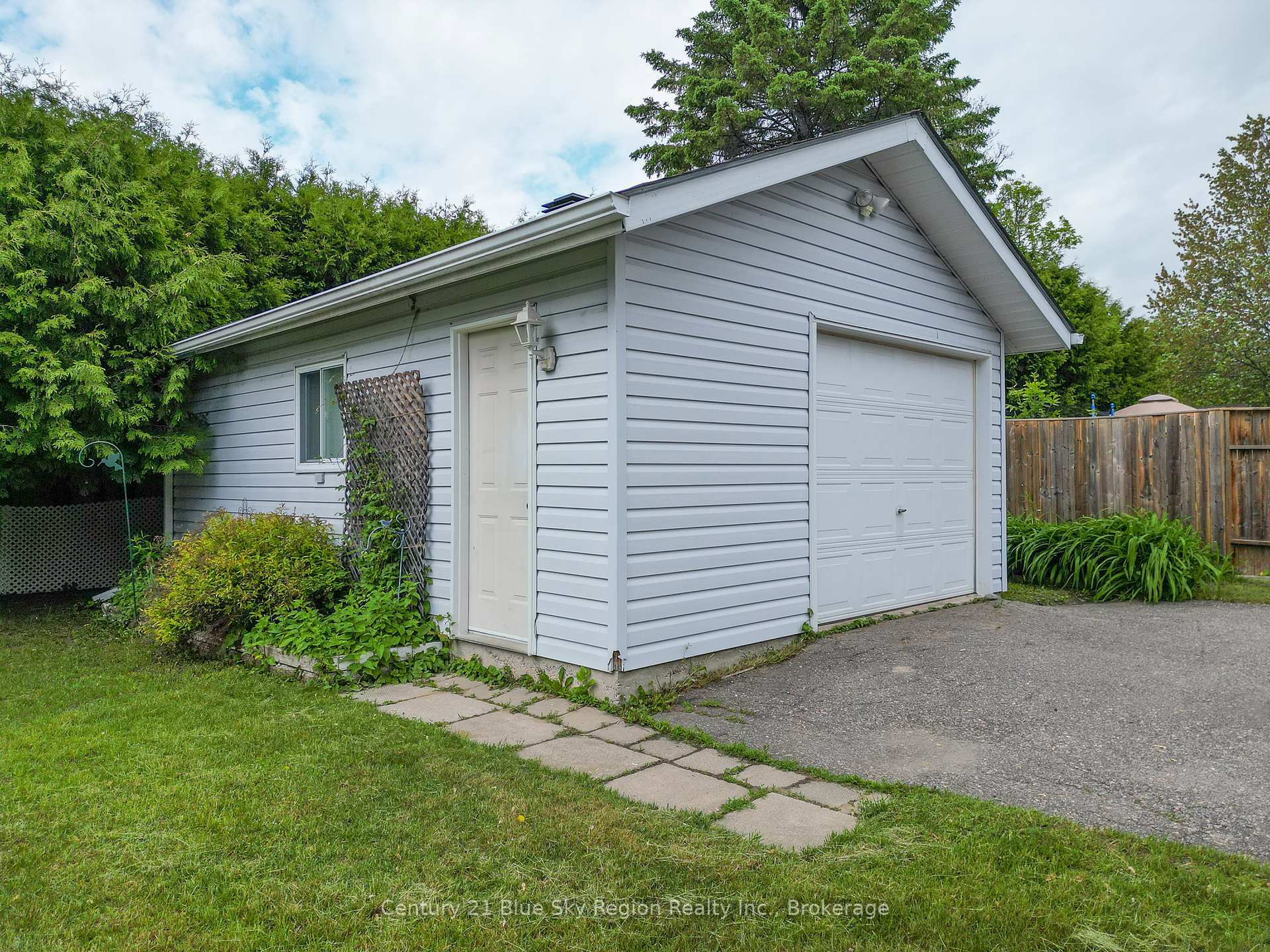 Property Photo: 43 Talon Street ON P1A 3P1