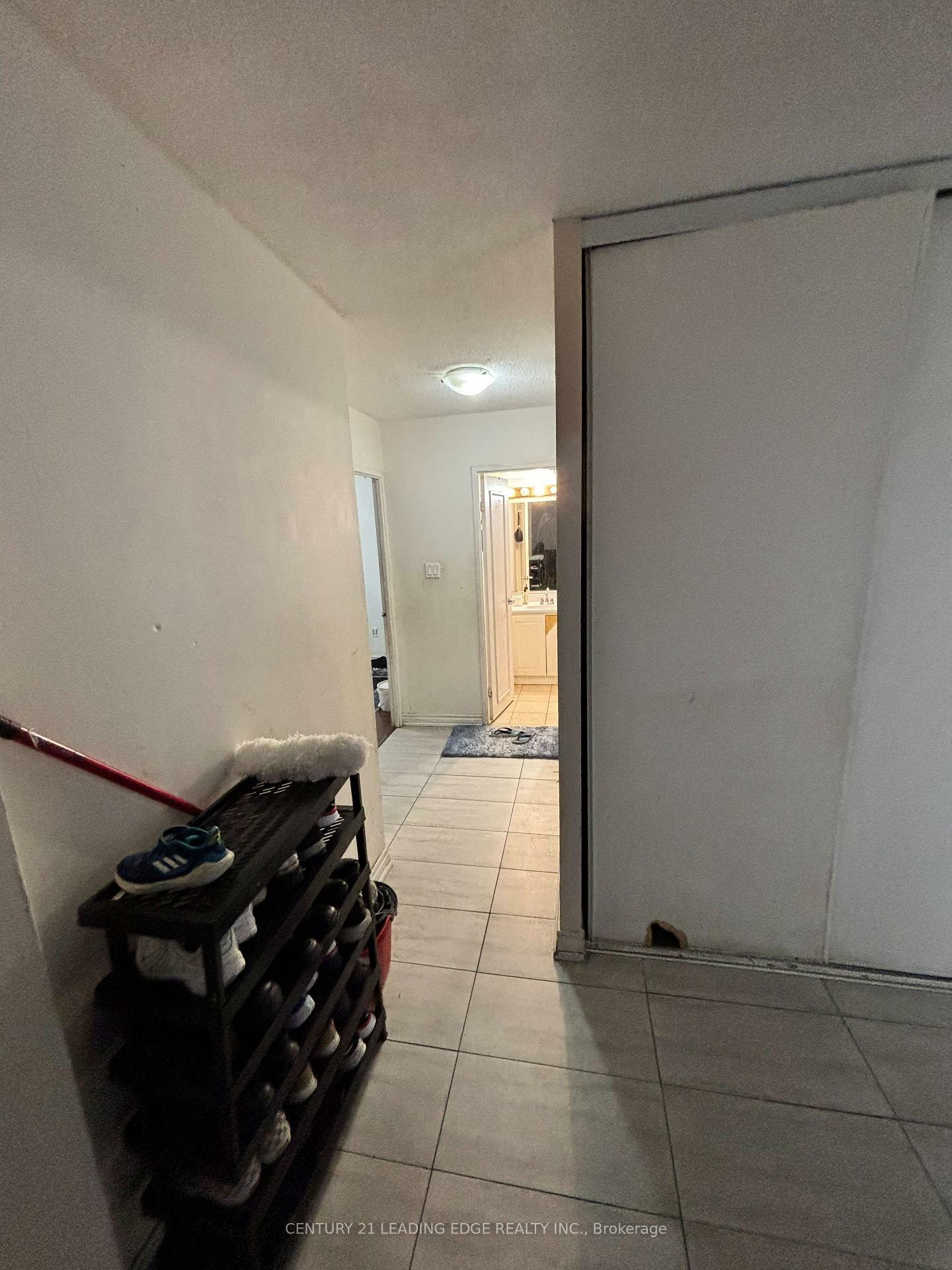 Photo de la propriété:  340 Dixon Road 2208  ON M9R 1T1 