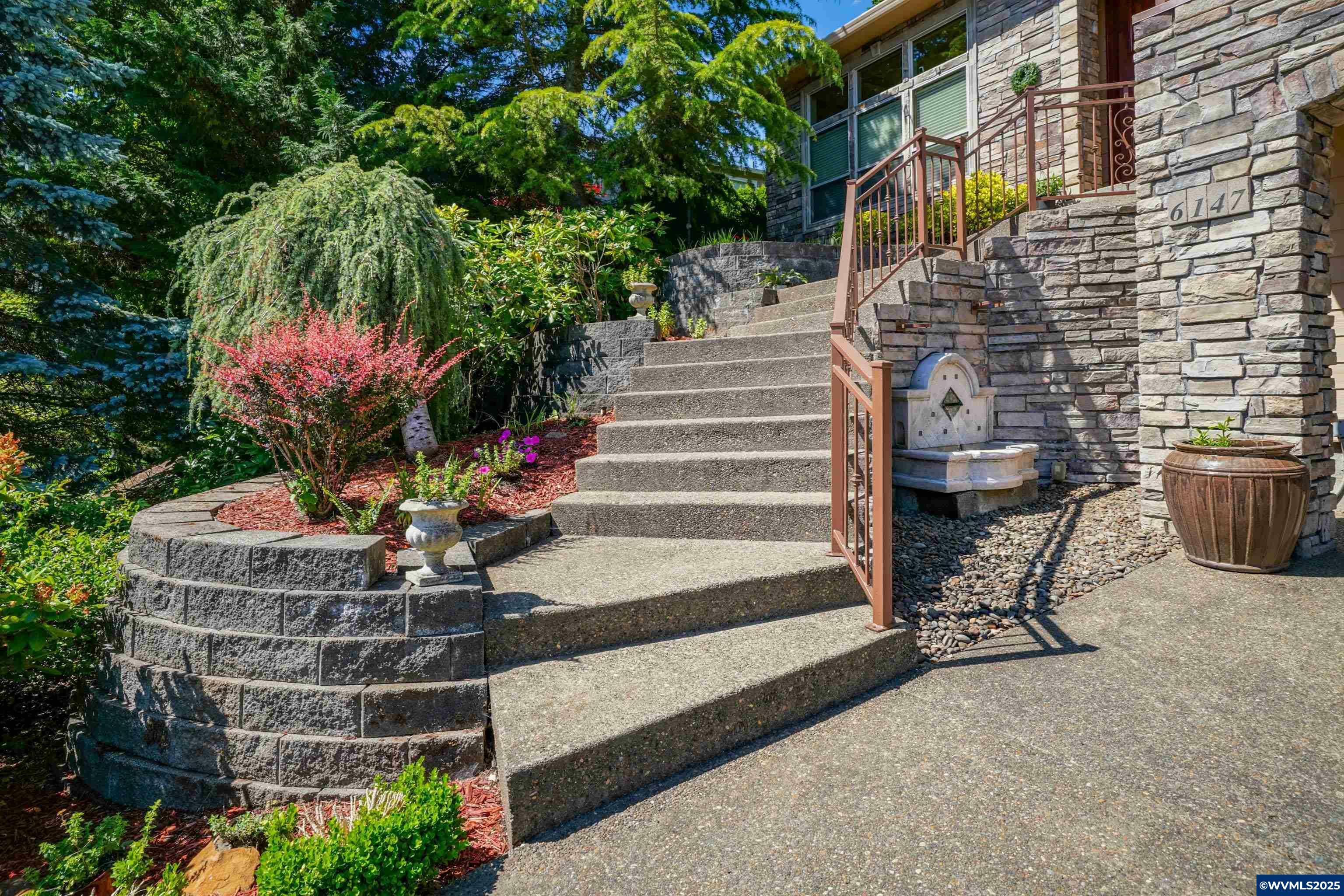 Property Photo: 6147 Quail Hollow St SE OR 97306