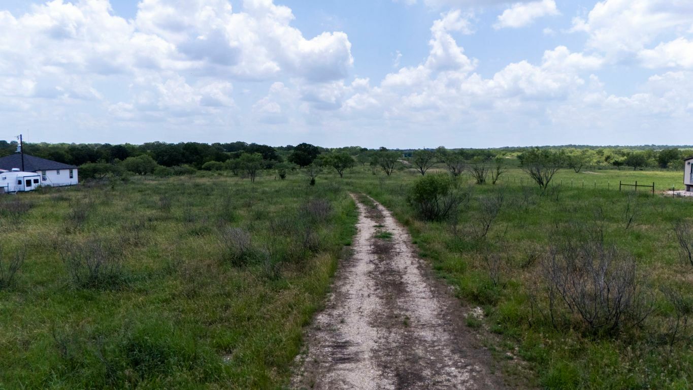 Property Photo: 401 Turnback Trail TX 78616