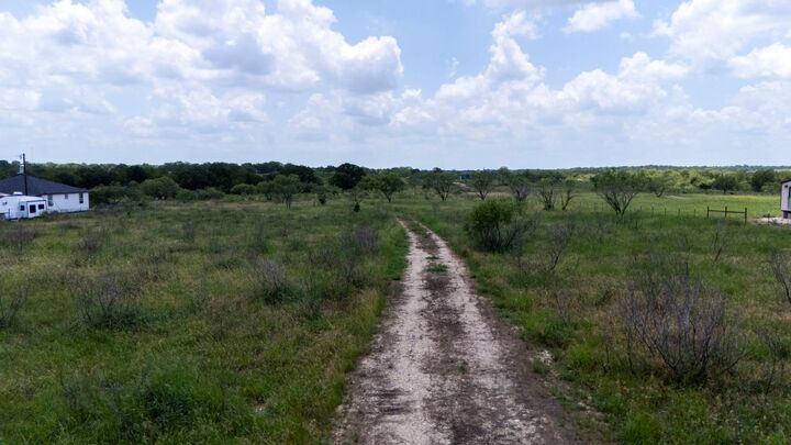 Property Photo: 401 Turnback Trail TX 78616