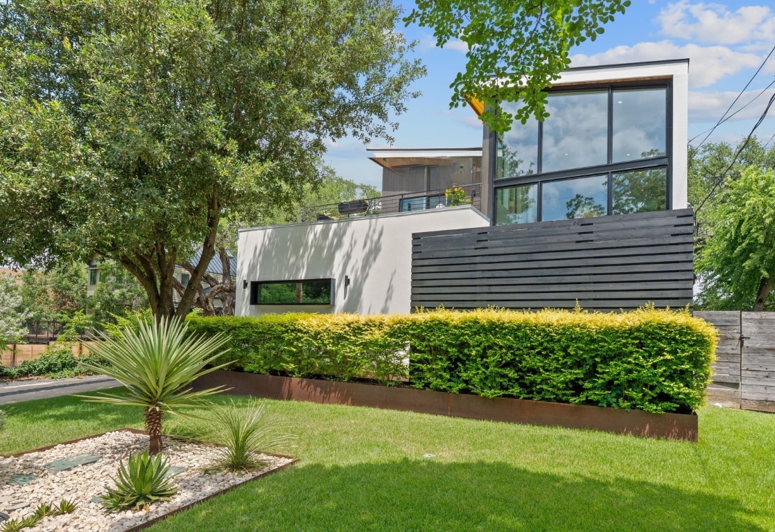Property Photo: 1605 Chelsea Lane TX 78704