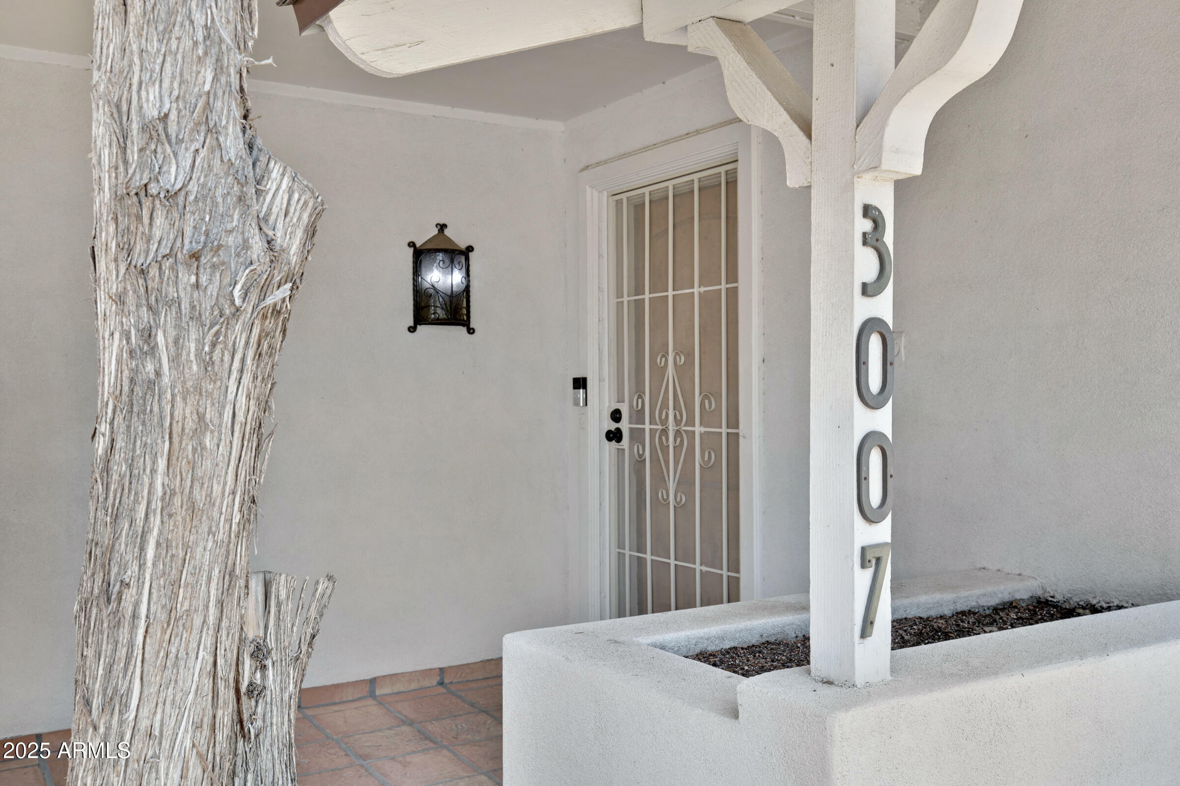 Property Photo: 3007 N 84th Place AZ 85251