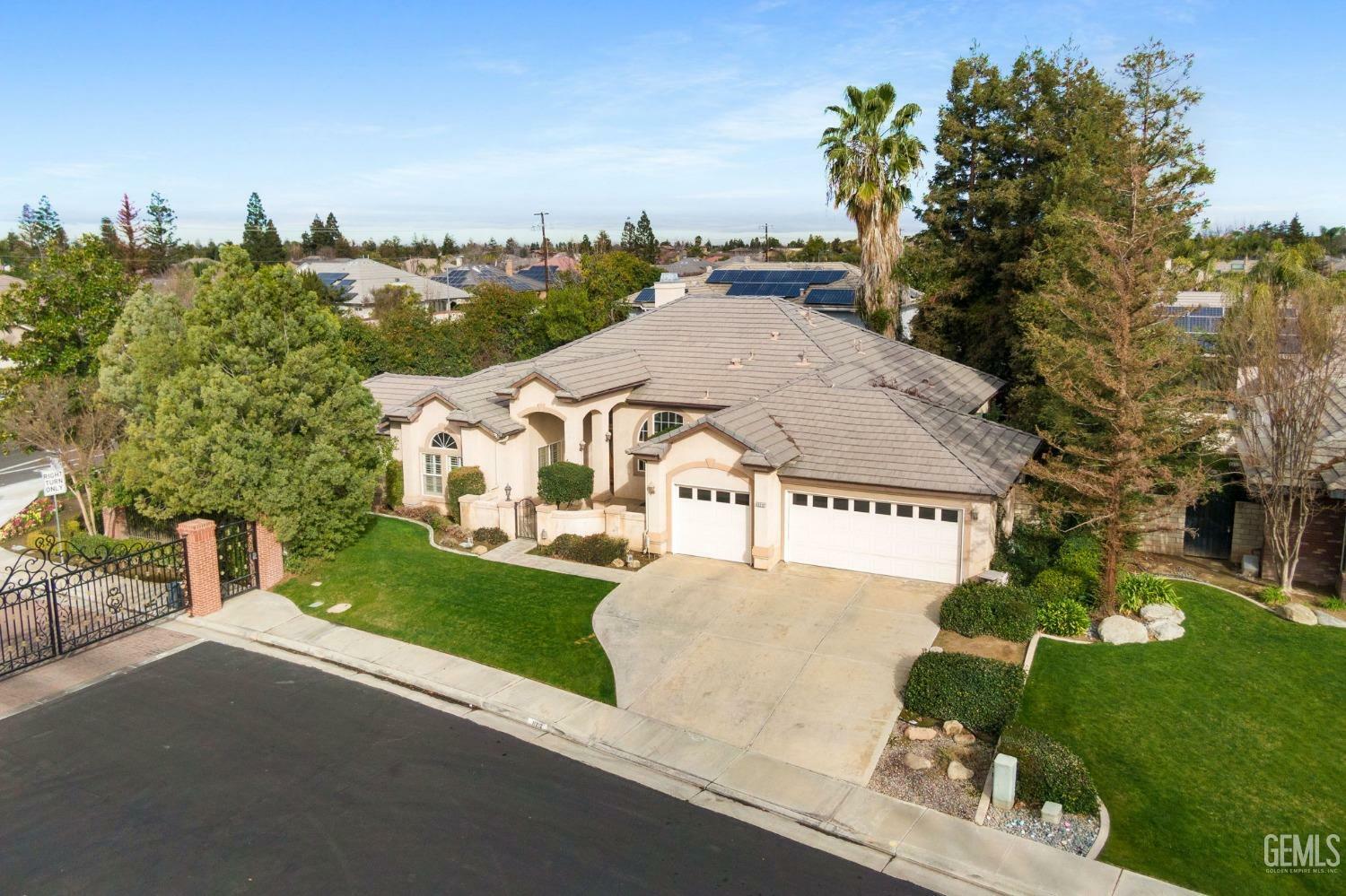 Property Photo: 11212 Moorgate Street CA 93311