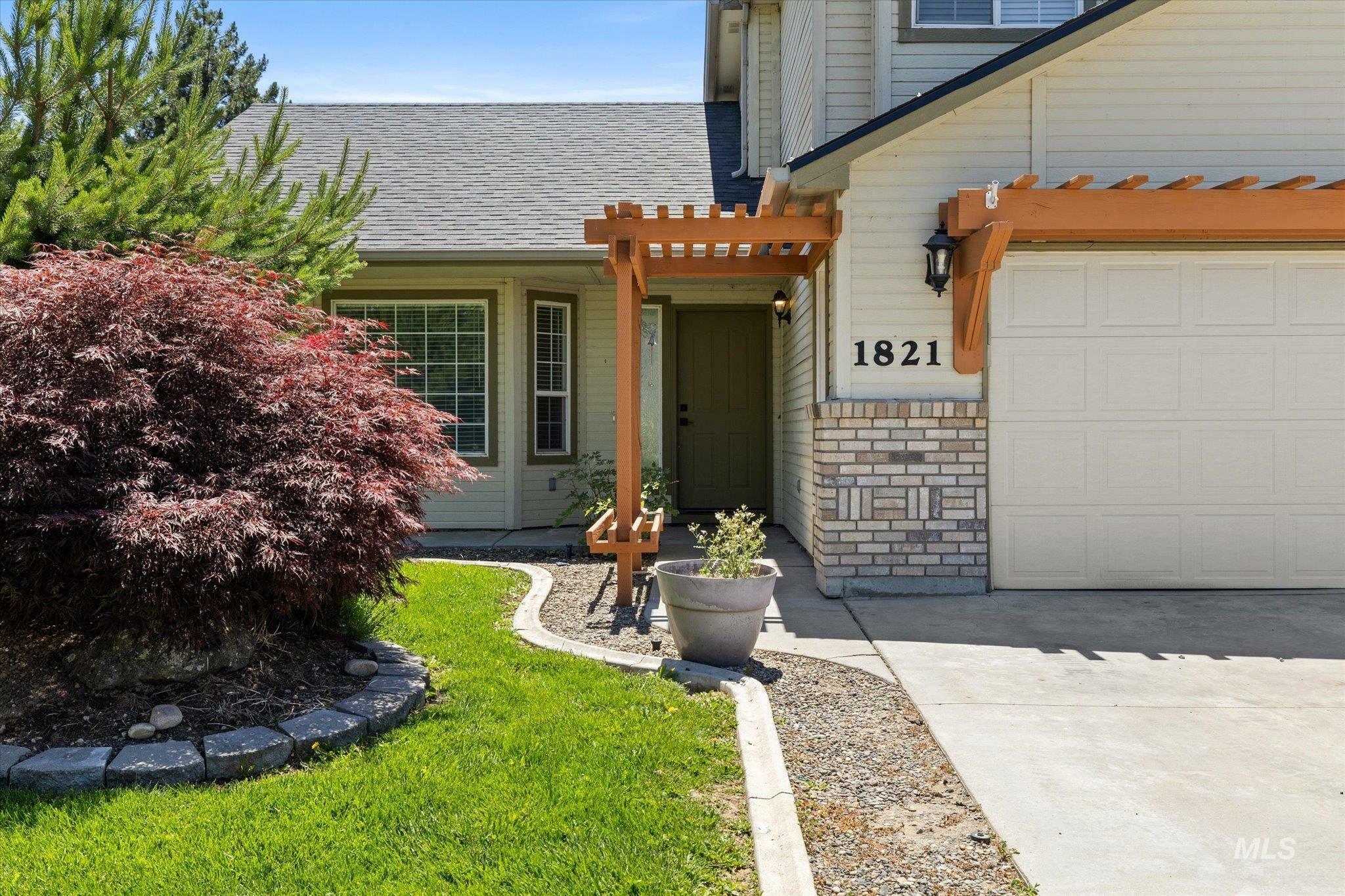 Property Photo: 1821 W Summerwind Dr ID 83651