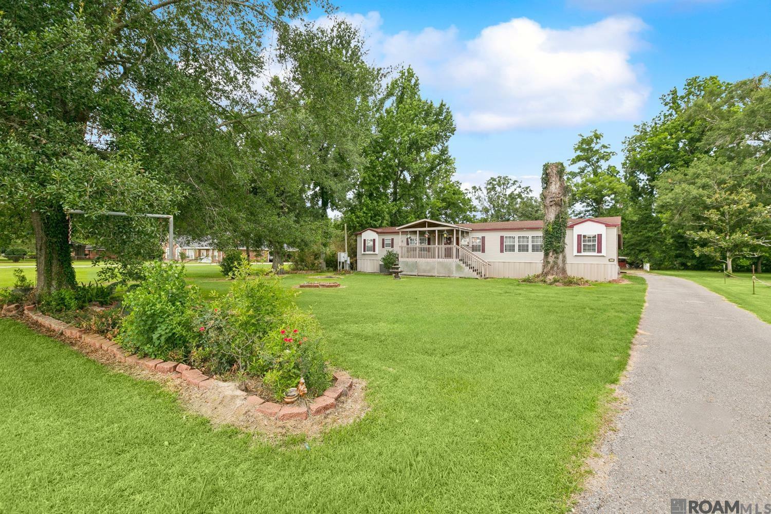 Property Photo: 1210 E La Hwy 30 LA 70737