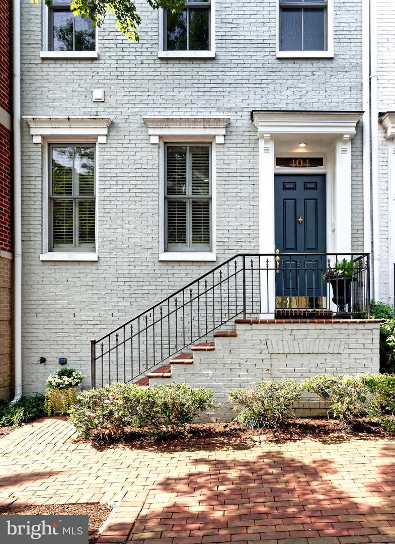 Property Photo:  404 Oronoco Street  VA 22314 
