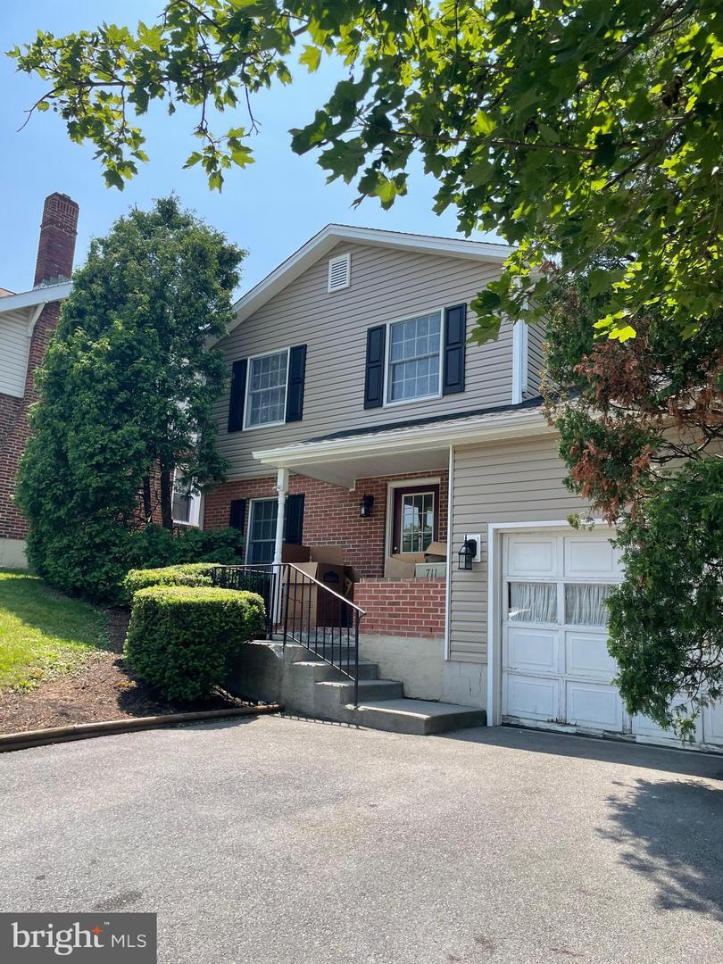 Property Photo: 711 E Cork Street VA 22601