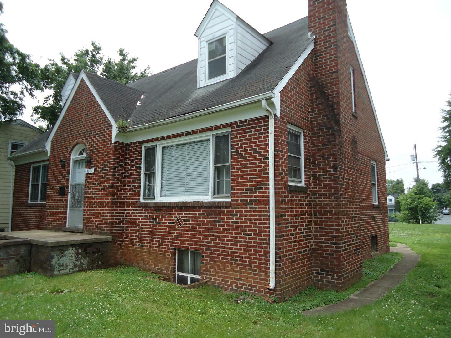 Property Photo: 1501 Dixon Street VA 22401