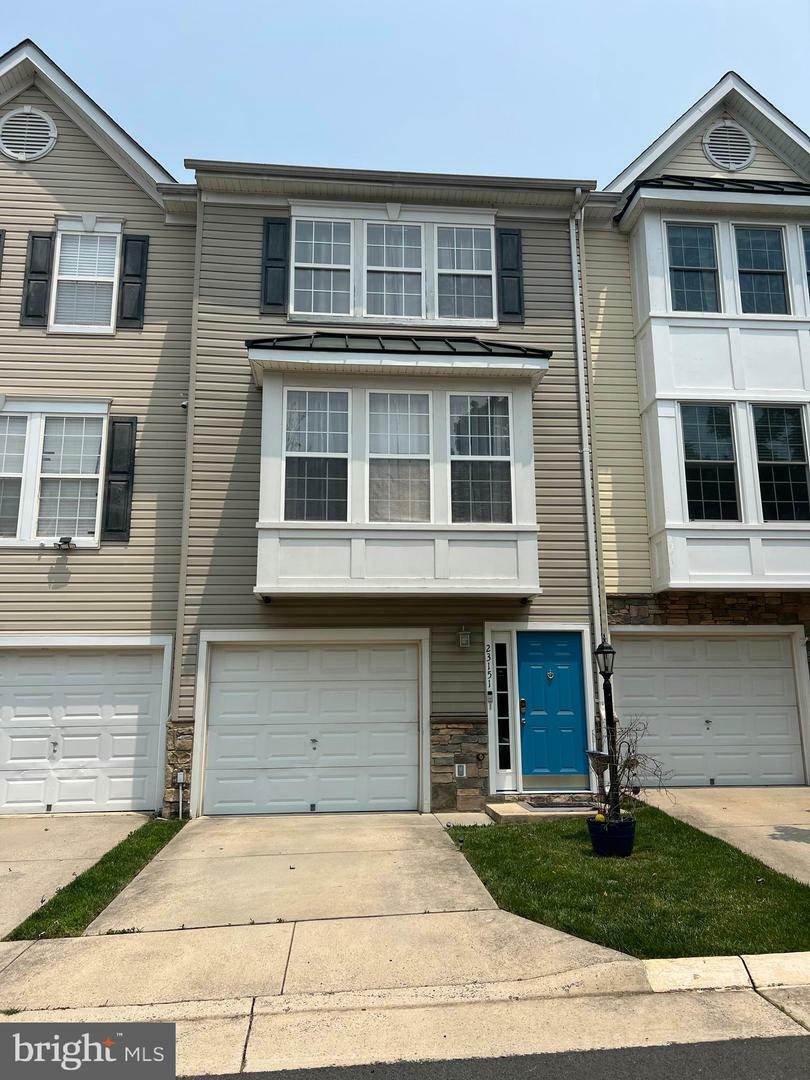Property Photo: 23151 Blackthorn Square VA 20166