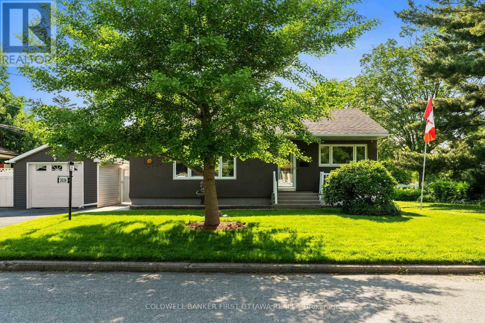 Photo de la propriété: 2024 Corry Street ON K1G 2M5