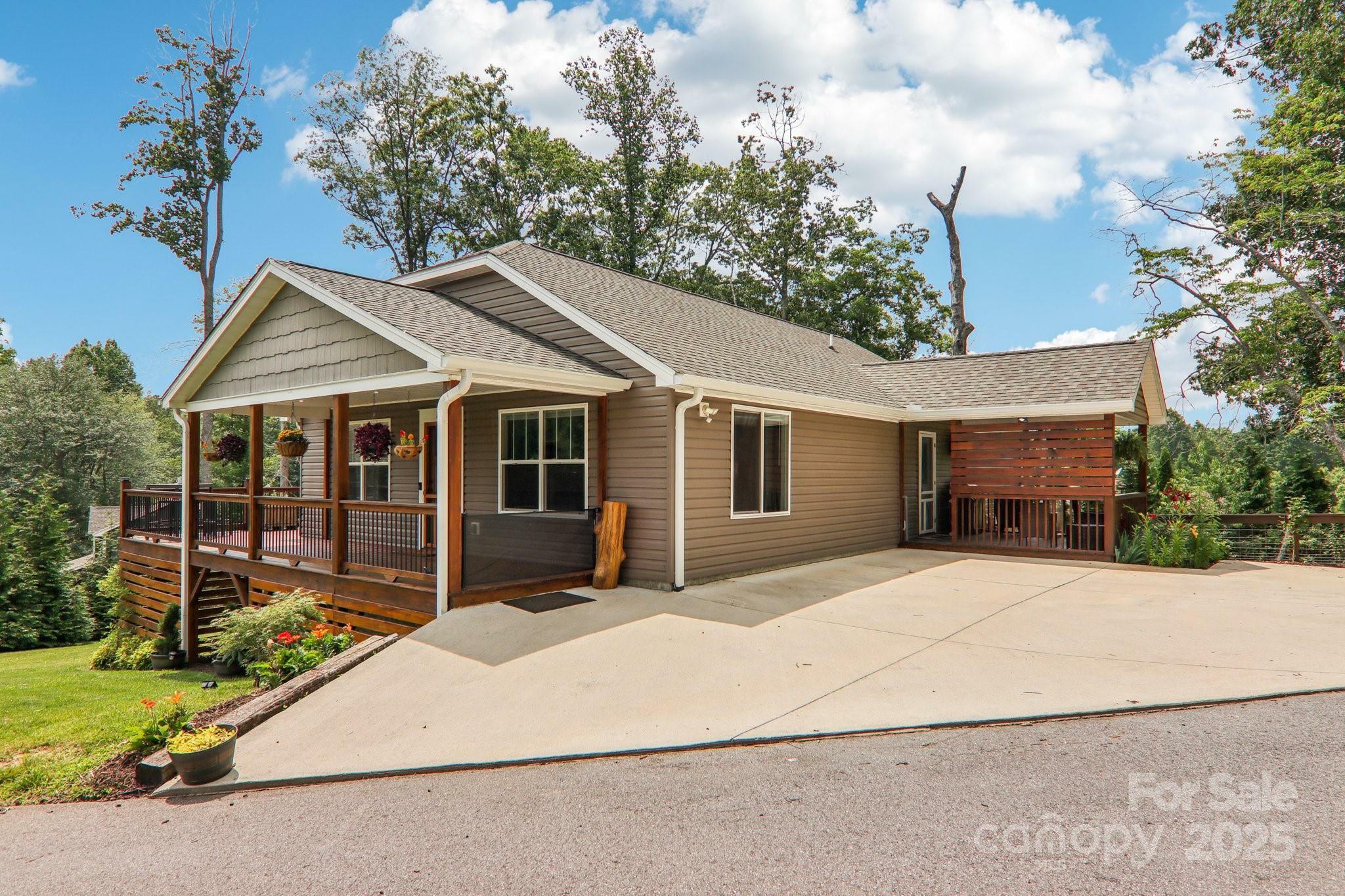 Property Photo: 135 Ivey Farms Road NC 28715